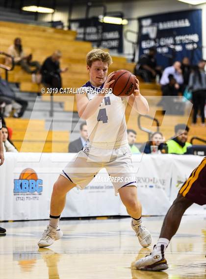 Thumbnail 3 in Christ the King vs  Rumson-Fair Haven (Metro Classic) photogallery.