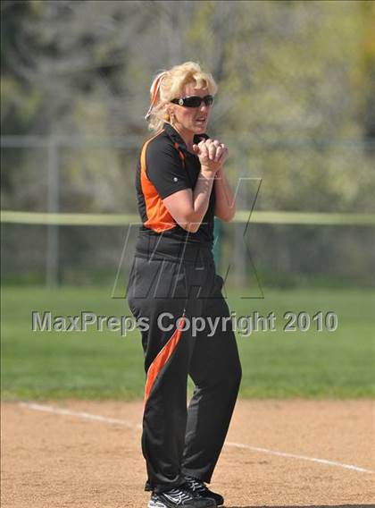 Thumbnail 3 in Roseville vs. Woodland (Victory Pre-Season Tournament) photogallery.