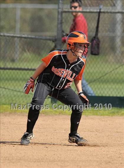 Thumbnail 2 in Roseville vs. Woodland (Victory Pre-Season Tournament) photogallery.