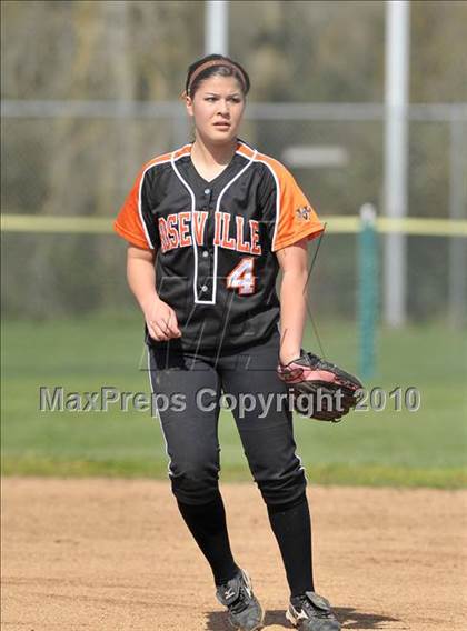Thumbnail 3 in Roseville vs. Woodland (Victory Pre-Season Tournament) photogallery.