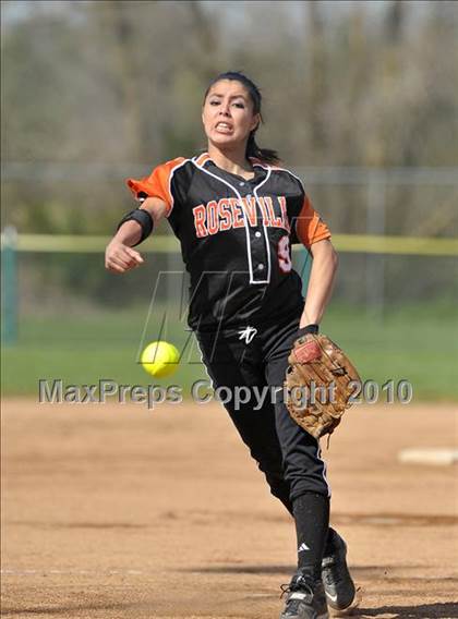 Thumbnail 3 in Roseville vs. Woodland (Victory Pre-Season Tournament) photogallery.