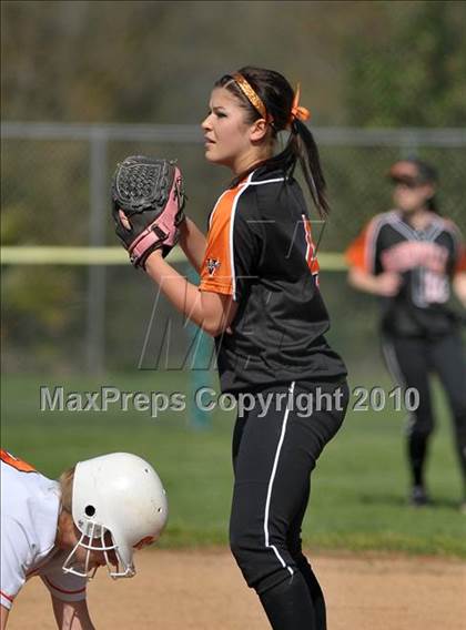 Thumbnail 3 in Roseville vs. Woodland (Victory Pre-Season Tournament) photogallery.