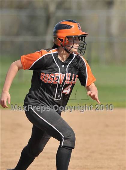 Thumbnail 1 in Roseville vs. Woodland (Victory Pre-Season Tournament) photogallery.