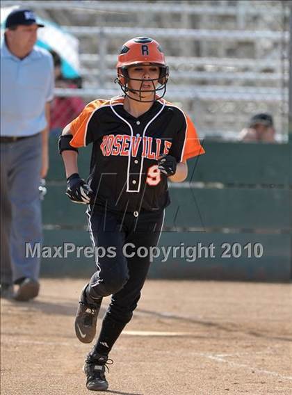 Thumbnail 3 in Roseville vs. Woodland (Victory Pre-Season Tournament) photogallery.