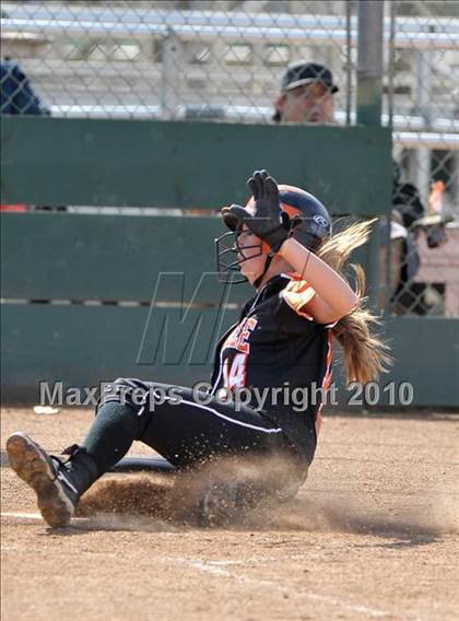 Thumbnail 1 in Roseville vs. Woodland (Victory Pre-Season Tournament) photogallery.
