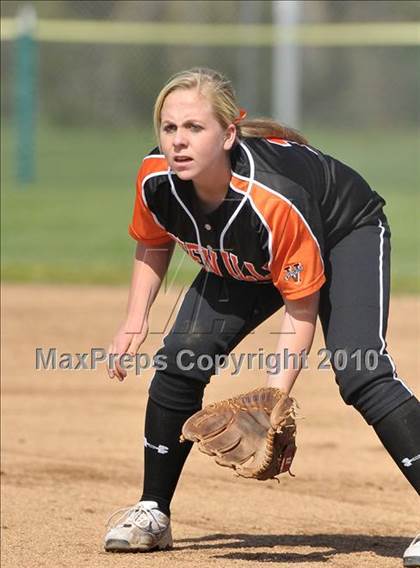Thumbnail 2 in Roseville vs. Woodland (Victory Pre-Season Tournament) photogallery.