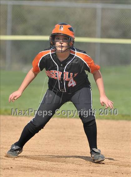 Thumbnail 1 in Roseville vs. Woodland (Victory Pre-Season Tournament) photogallery.
