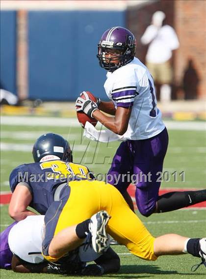 Thumbnail 2 in Everman vs. Highland Park (Tom Landry Classic) photogallery.