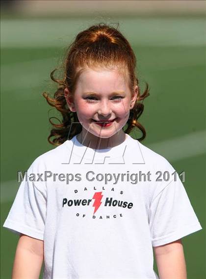 Thumbnail 3 in Everman vs. Highland Park (Tom Landry Classic) photogallery.