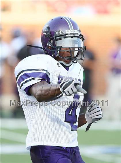 Thumbnail 1 in Everman vs. Highland Park (Tom Landry Classic) photogallery.