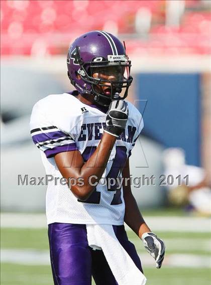 Thumbnail 3 in Everman vs. Highland Park (Tom Landry Classic) photogallery.
