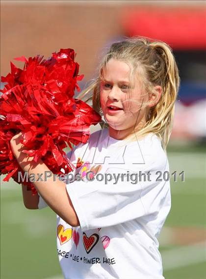 Thumbnail 1 in Everman vs. Highland Park (Tom Landry Classic) photogallery.