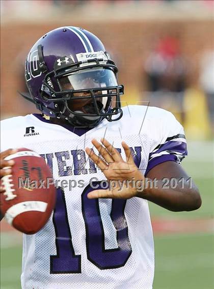 Thumbnail 1 in Everman vs. Highland Park (Tom Landry Classic) photogallery.