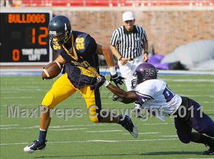 Thumbnail 1 in Everman vs. Highland Park (Tom Landry Classic) photogallery.