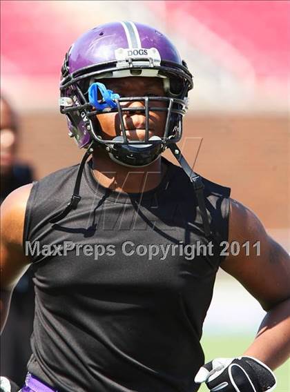 Thumbnail 2 in Everman vs. Highland Park (Tom Landry Classic) photogallery.