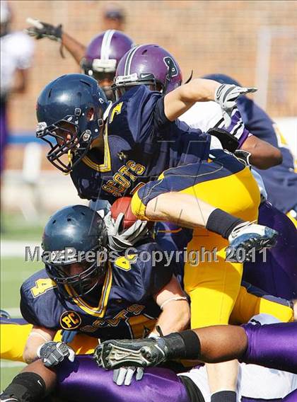 Thumbnail 2 in Everman vs. Highland Park (Tom Landry Classic) photogallery.
