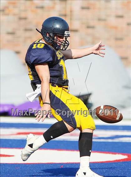 Thumbnail 3 in Everman vs. Highland Park (Tom Landry Classic) photogallery.
