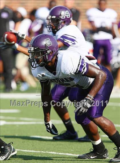 Thumbnail 1 in Everman vs. Highland Park (Tom Landry Classic) photogallery.