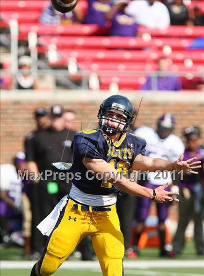 Thumbnail 2 in Everman vs. Highland Park (Tom Landry Classic) photogallery.