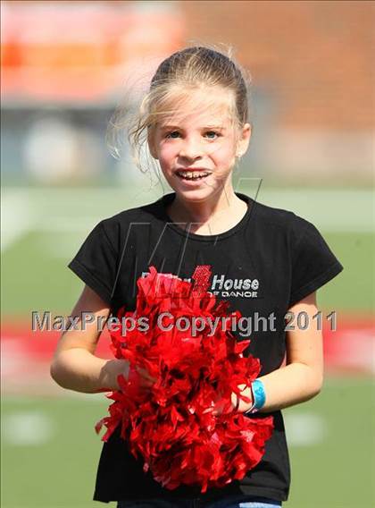 Thumbnail 2 in Everman vs. Highland Park (Tom Landry Classic) photogallery.
