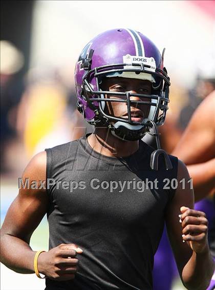 Thumbnail 2 in Everman vs. Highland Park (Tom Landry Classic) photogallery.