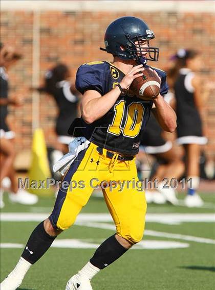 Thumbnail 1 in Everman vs. Highland Park (Tom Landry Classic) photogallery.