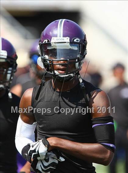 Thumbnail 1 in Everman vs. Highland Park (Tom Landry Classic) photogallery.