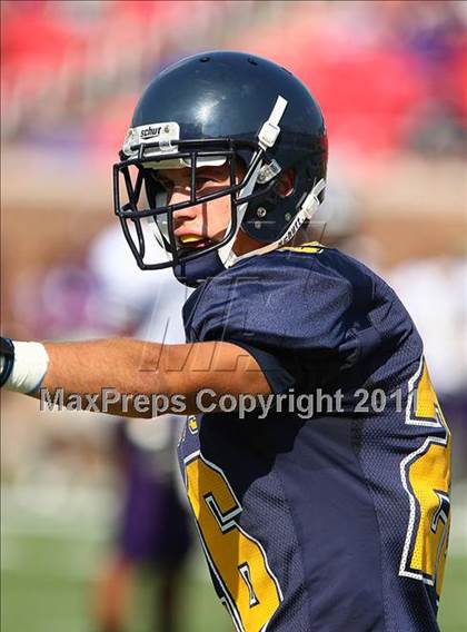 Thumbnail 2 in Everman vs. Highland Park (Tom Landry Classic) photogallery.