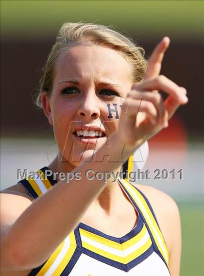 Thumbnail 2 in Everman vs. Highland Park (Tom Landry Classic) photogallery.