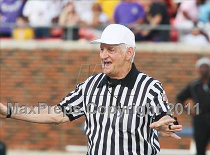 Thumbnail 2 in Everman vs. Highland Park (Tom Landry Classic) photogallery.