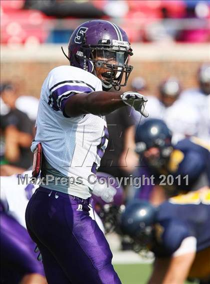 Thumbnail 2 in Everman vs. Highland Park (Tom Landry Classic) photogallery.