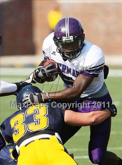 Thumbnail 2 in Everman vs. Highland Park (Tom Landry Classic) photogallery.