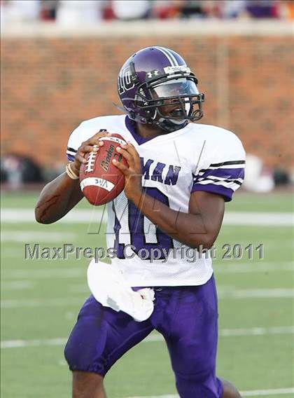 Thumbnail 3 in Everman vs. Highland Park (Tom Landry Classic) photogallery.