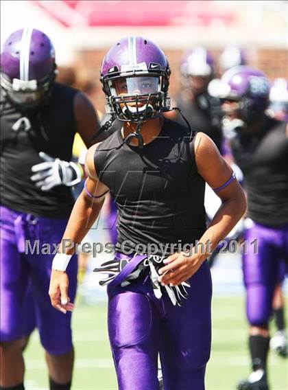 Thumbnail 1 in Everman vs. Highland Park (Tom Landry Classic) photogallery.