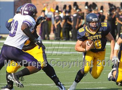 Thumbnail 2 in Everman vs. Highland Park (Tom Landry Classic) photogallery.
