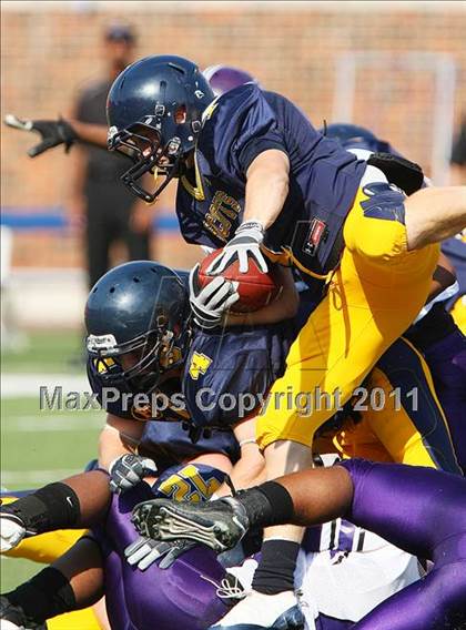 Thumbnail 1 in Everman vs. Highland Park (Tom Landry Classic) photogallery.