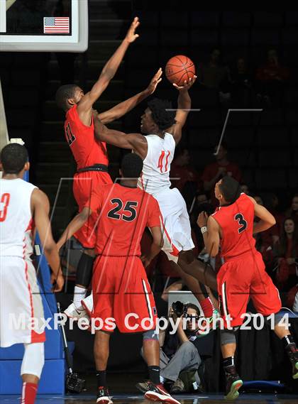 Thumbnail 2 in Westchester vs. Mater Dei (CIF Open Divsiion Southern Regional Final) photogallery.