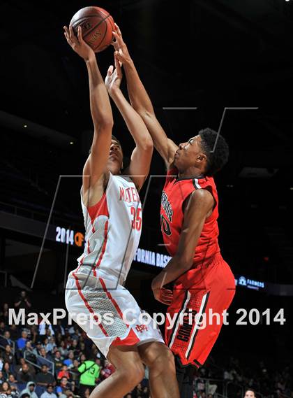 Thumbnail 2 in Westchester vs. Mater Dei (CIF Open Divsiion Southern Regional Final) photogallery.