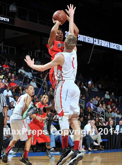 Thumbnail 2 in Westchester vs. Mater Dei (CIF Open Divsiion Southern Regional Final) photogallery.