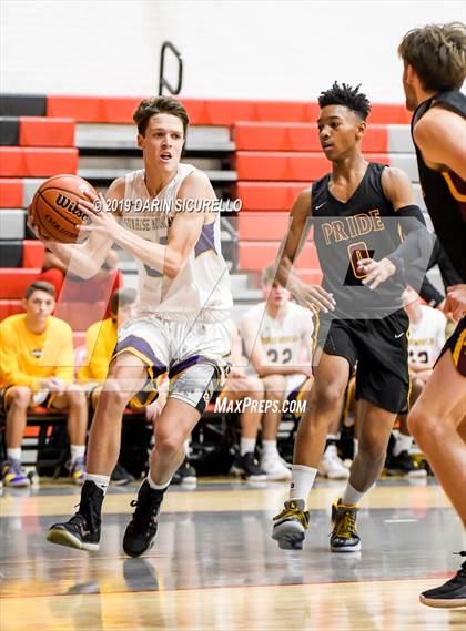 Thumbnail 2 in Sunrise Mountain vs. Mountain Pointe (PUHSD Coyote Classic) photogallery.