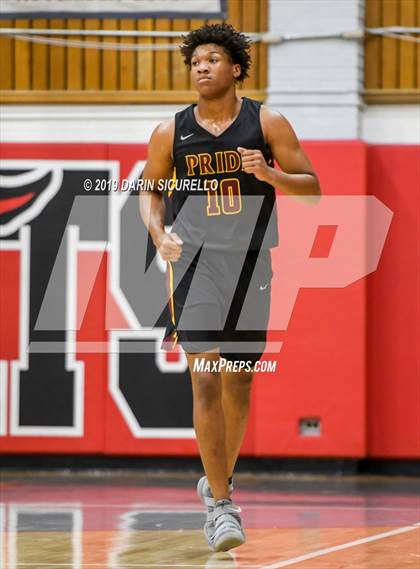 Thumbnail 2 in Sunrise Mountain vs. Mountain Pointe (PUHSD Coyote Classic) photogallery.