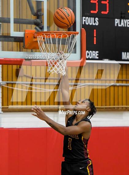 Thumbnail 2 in Sunrise Mountain vs. Mountain Pointe (PUHSD Coyote Classic) photogallery.