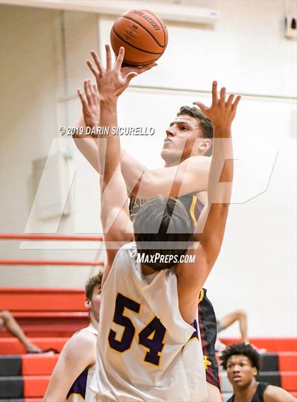 Thumbnail 2 in Sunrise Mountain vs. Mountain Pointe (PUHSD Coyote Classic) photogallery.