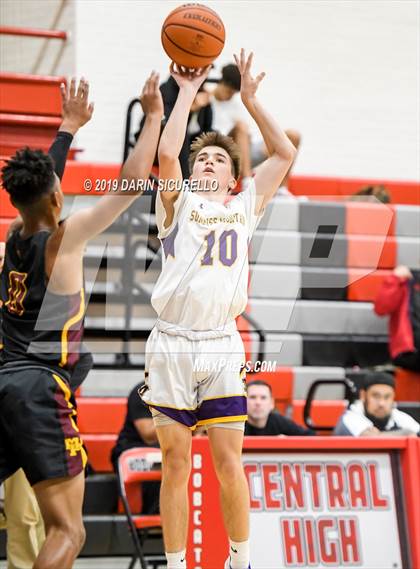 Thumbnail 1 in Sunrise Mountain vs. Mountain Pointe (PUHSD Coyote Classic) photogallery.
