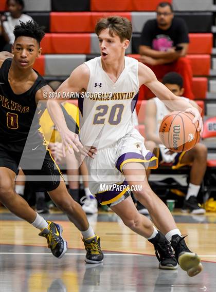 Thumbnail 2 in Sunrise Mountain vs. Mountain Pointe (PUHSD Coyote Classic) photogallery.