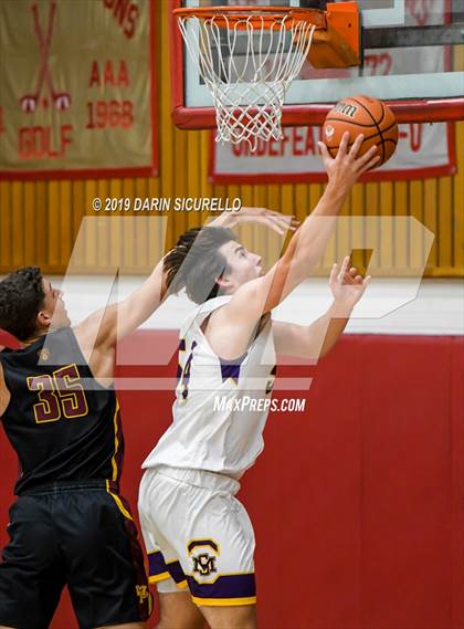 Thumbnail 1 in Sunrise Mountain vs. Mountain Pointe (PUHSD Coyote Classic) photogallery.