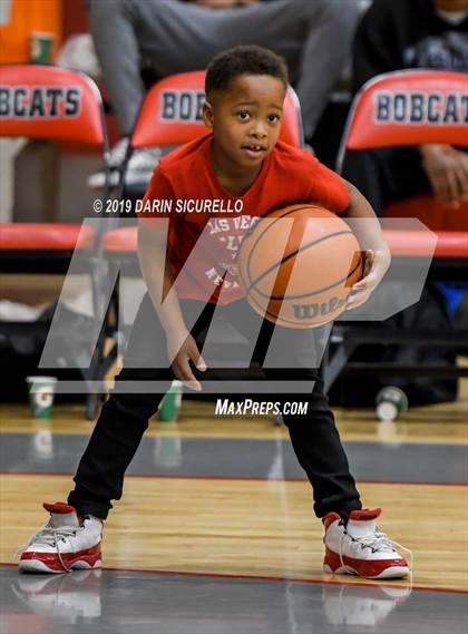 Thumbnail 3 in Sunrise Mountain vs. Mountain Pointe (PUHSD Coyote Classic) photogallery.