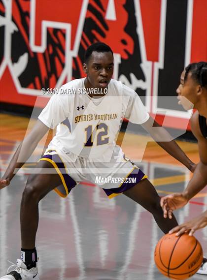 Thumbnail 2 in Sunrise Mountain vs. Mountain Pointe (PUHSD Coyote Classic) photogallery.