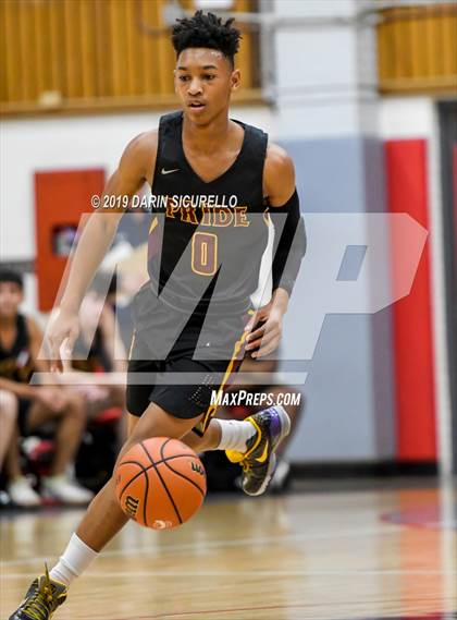 Thumbnail 1 in Sunrise Mountain vs. Mountain Pointe (PUHSD Coyote Classic) photogallery.