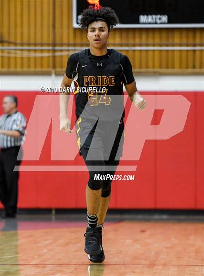 Thumbnail 3 in Sunrise Mountain vs. Mountain Pointe (PUHSD Coyote Classic) photogallery.